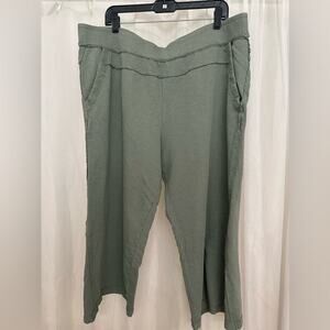 Terra & Sky 1X (16/18) sage green wide leg cropped lounge pants with raw hems